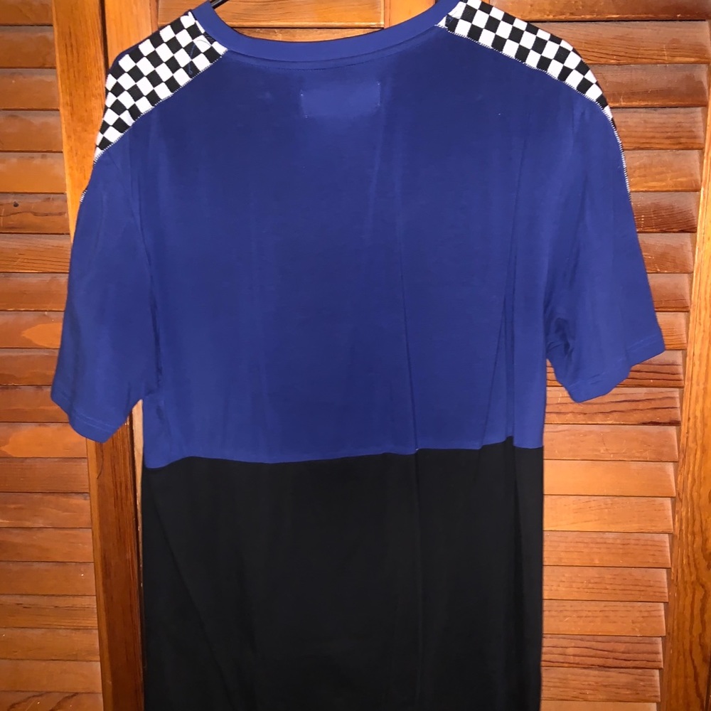 Black pyramind shirt